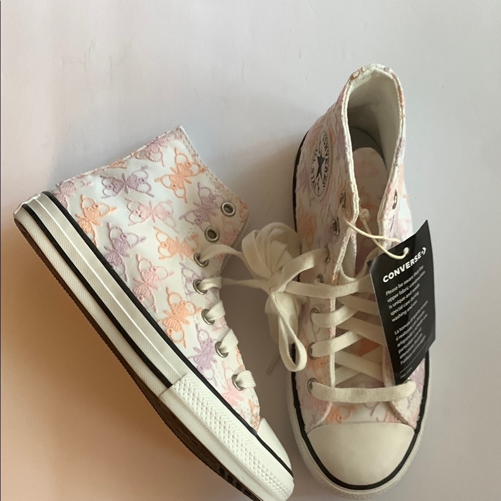 NWOB CTConverse All Star high top embroidered butterfly, US size 2 youth